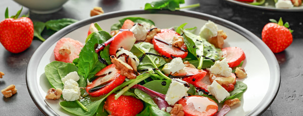 Sommersalat mit Spinat und Erdbeeren - Haus und Garten Sommersalat mit Spinat und Erdbeeren